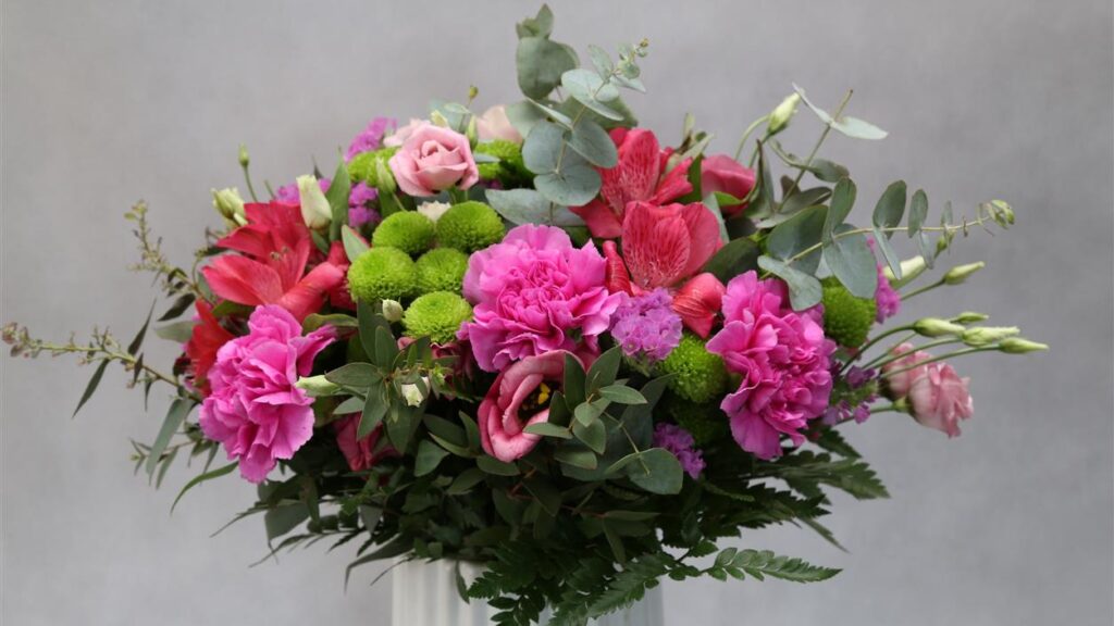 Flower Station is a well-established name in the floral industry, known for its high-quality bouquets, reliable delivery services, and beautifully crafted arrangements. With roots dating back to 2002, the brand has grown from a local London florist into a nationwide online flower delivery service, bringing fresh flowers to customers across the UK.