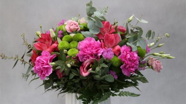 Flower Station is a well-established name in the floral industry, known for its high-quality bouquets, reliable delivery services, and beautifully crafted arrangements. With roots dating back to 2002, the brand has grown from a local London florist into a nationwide online flower delivery service, bringing fresh flowers to customers across the UK.