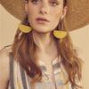 Au cœur de la mode française, où l'élégance rencontre l'individualité, Petite Mendigote se distingue comme une marque qui capture l'esprit des femmes modernes et libres. Reconnue pour son mélange de chic parisien et d'influence bohème, la marque propose des pièces intemporelles, à la fois élégantes et décontractées.