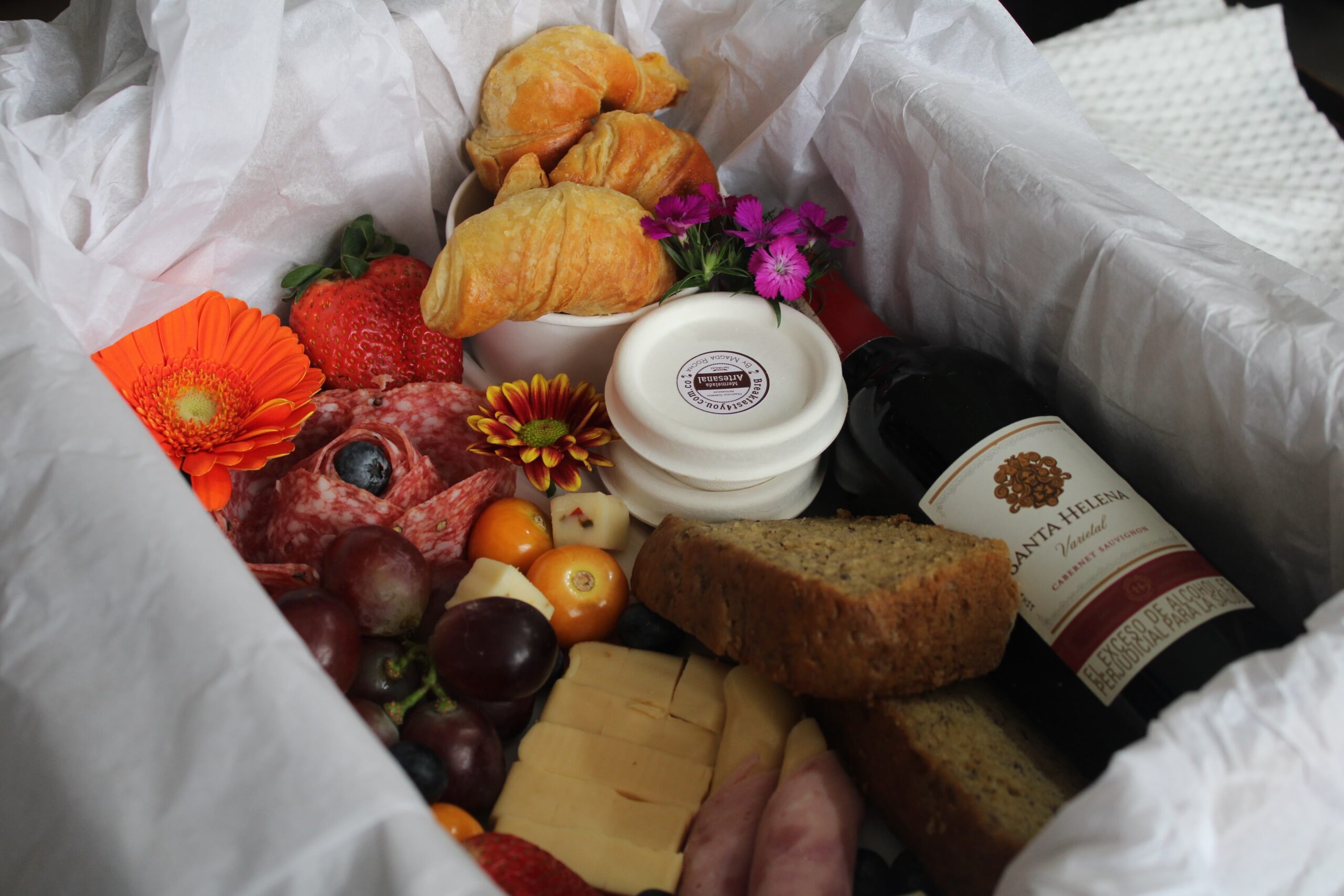 When it comes to thoughtful gifting or indulging in gourmet treats, few things match the charm of a beautifully curated cheese hamper. Pong Cheese has redefined the art of cheese gifting with its exceptional range of artisan cheese gift boxes bringing together quality, creativity, and a passion for fine flavors. Whether you’re celebrating a special moment or simply treating yourself, Pong Cheese offers an experience that goes far beyond the ordinary.