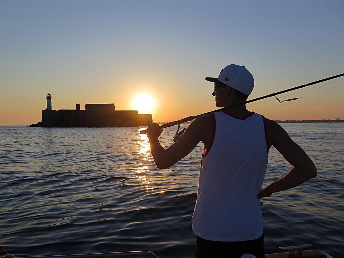 In the UK, fishing is less a hobby and more a lifestyle. Whether you’re stalking carp at dawn, chucking feeders on a river, spinning for predators, or braving the seafront with beachcasters, your day lives or dies by your gear. That’s why anglers gravitate toward retailers who get it. Fishing Tackle and Bait (fishingtackleandbait.co.uk) has become one of those trusted names—an independently owned UK tackle business that blends the knowledge of a long-running shop with the scale of a modern online warehouse.