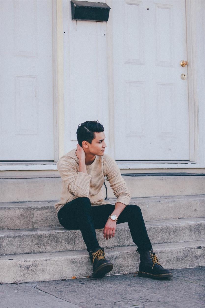 Founded in 1996, Duck and Cover has built a reputation for combining classic clothing styles with modern design and innovative materials. The brand takes inspiration from technical fabrics, workwear details, and sportswear influences, creating collections that are both stylish and functional. Duck and Cover’s philosophy focuses on reinterpreting traditional menswear by giving it a contemporary twist. This approach has made the brand popular among men looking for casual clothing that blends comfort, durability, and modern style.