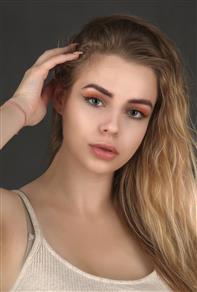 Oslo Skin Lab is a premium skincare brand focused on enhancing beauty through scientifically developed ingestible products. With a philosophy rooted in research and simplicity, the brand aims to improve skin health from the inside out—offering a modern approach to anti-aging and self-care.