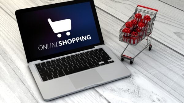 Mode ist mehr als nur Kleidung – sie ist ein Ausdruck unserer Persönlichkeit, unseres Stils und unserer Werte. Zeeman.com versteht diese tiefe Verbindung zwischen Menschen und ihrer Garderobe und hat sich zum Ziel gesetzt, hochwertige, trendige und erschwingliche Mode für jeden bereitzustellen. Mit Jahren der Erfahrung in der Modebranche bietet Zeeman.com eine beeindruckende Auswahl an Kleidung, Schuhen und Accessoires für Männer, Frauen und Kinder. Das Unternehmen kombiniert europäische Designtrends mit praktischer Funktionalität und bietet dabei Preise, die wirklich für jedermann zugänglich sind. Die Philosophie von Zeeman.com basiert darauf, dass qualitativ hochwertige Mode nicht teuer sein muss. Jedes Kleidungsstück wurde sorgfältig ausgewählt, um Langlebigkeit, Komfort und Stil zu garantieren, ohne dabei den Geldbeutel zu belasten. Mit einer benutzerfreundlichen Online-Plattform und schnellem Versand in ganz Europa hat sich Zeeman.com als vertrauenswürdiger Partner für Millionen von Modebewussten etabliert.